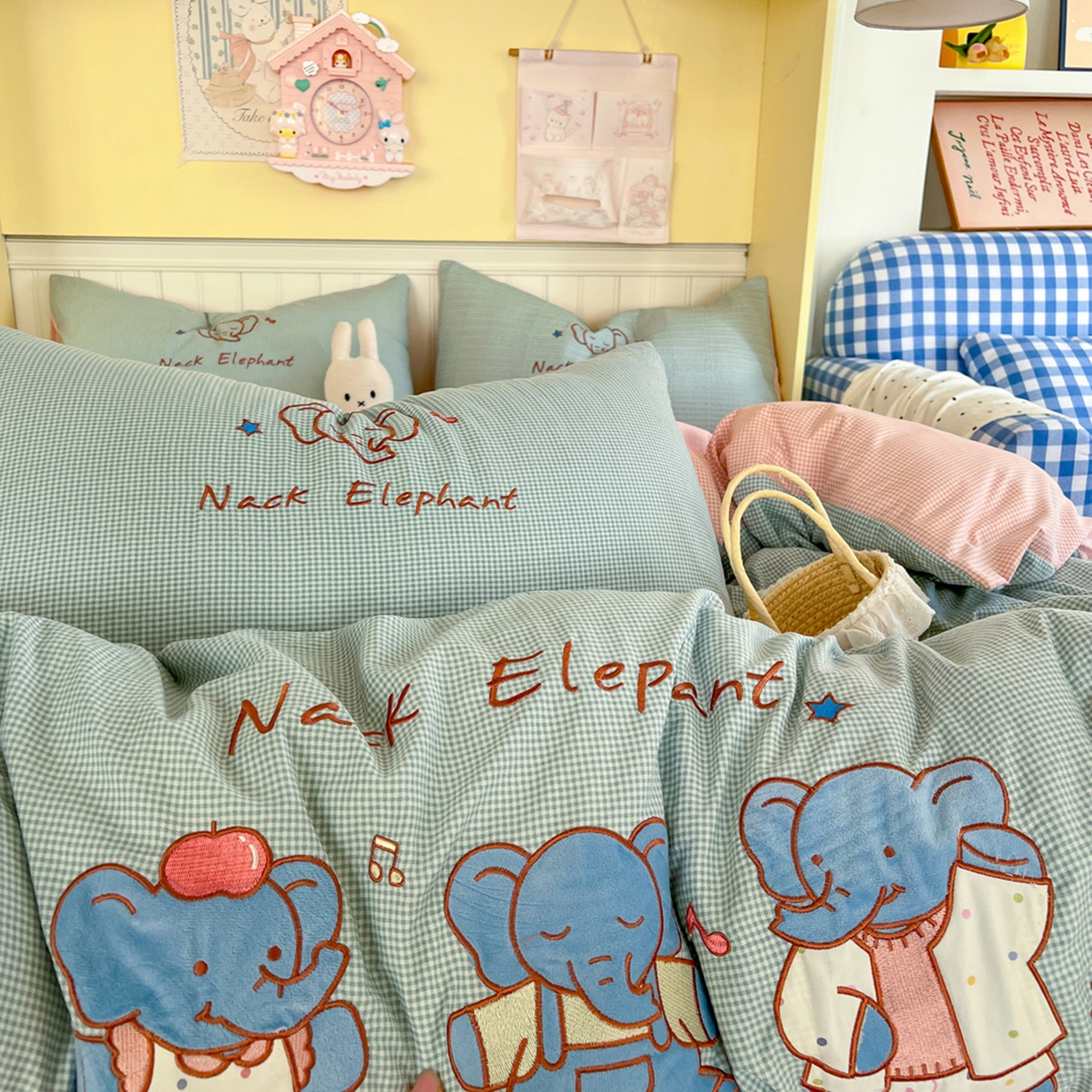 91家纺网 家纺一手货源 找家纺 宜家坊 2026直播热款卡通贴布绣加厚仿棉古棉单人双人单倍套三四件套 吉象三宝