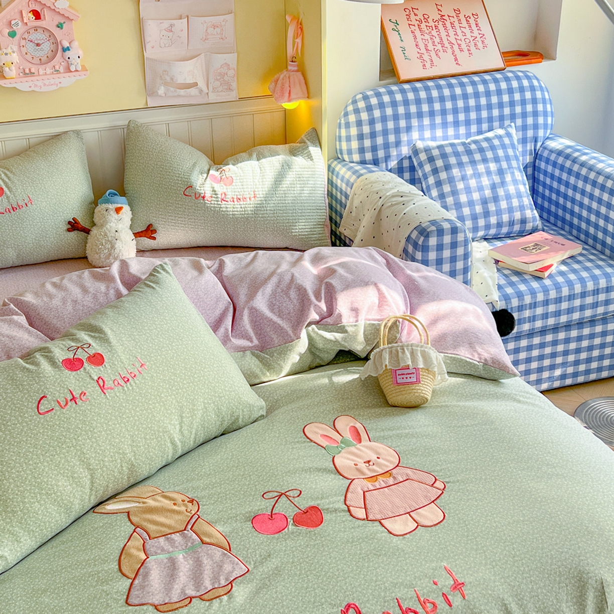 91家纺网 家纺一手货源 找家纺 宜家坊 2026直播热款卡通贴布绣加厚仿棉古棉单人双人单倍套三四件套 萌萌兔绿