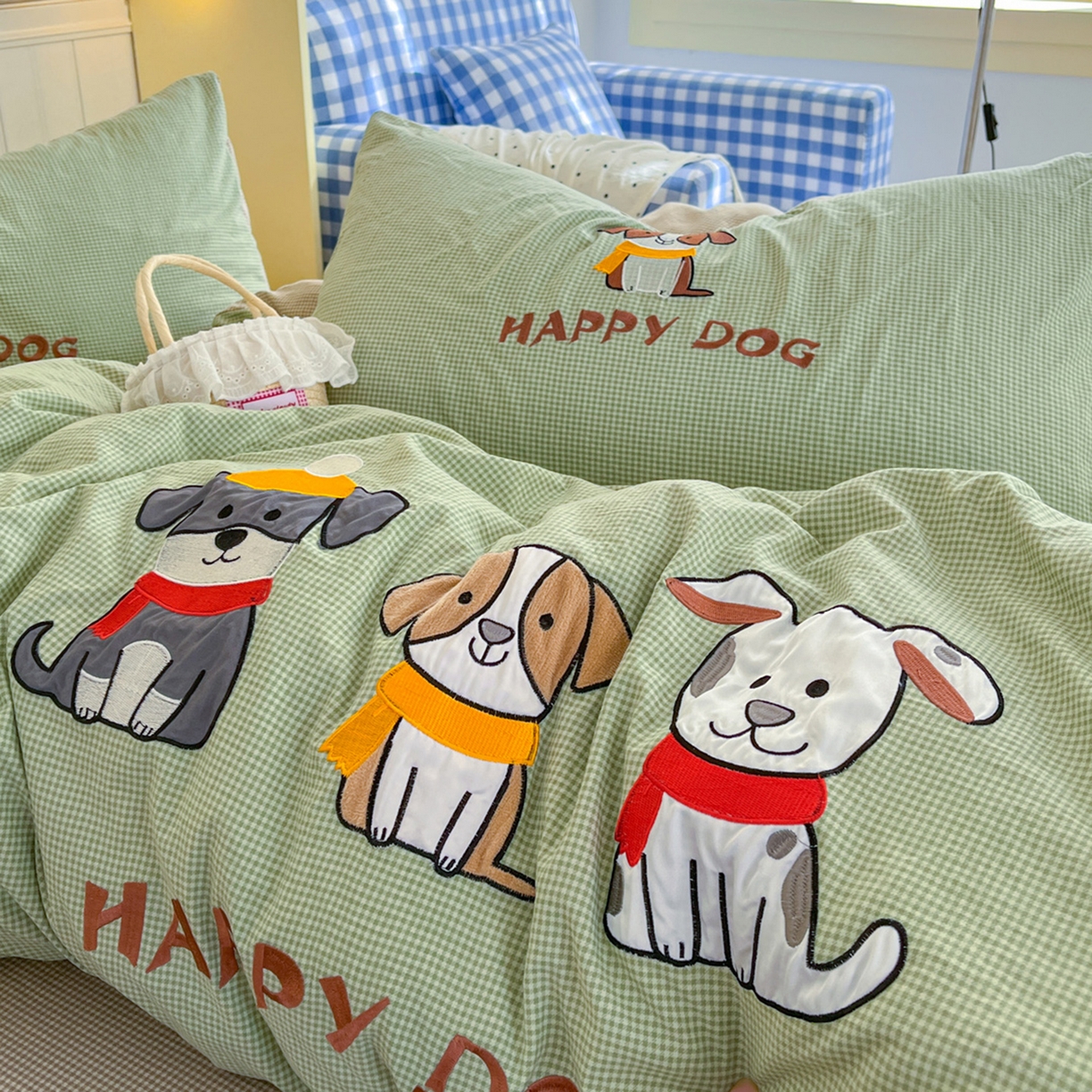 91家纺网 家纺一手货源 找家纺 宜家坊 2026直播热款卡通贴布绣加厚仿棉古棉单人双人单倍套三四件套 旺旺狗狗