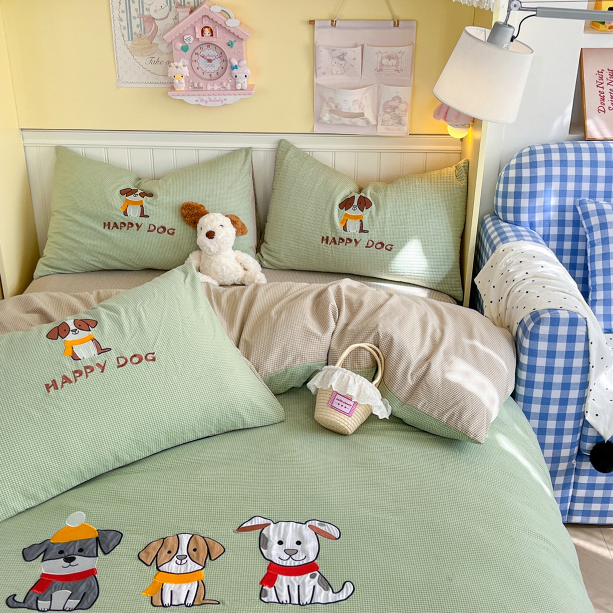 91家纺网 家纺一手货源 找家纺 宜家坊 2026直播热款卡通贴布绣加厚仿棉古棉单人双人单倍套三四件套 旺旺狗狗