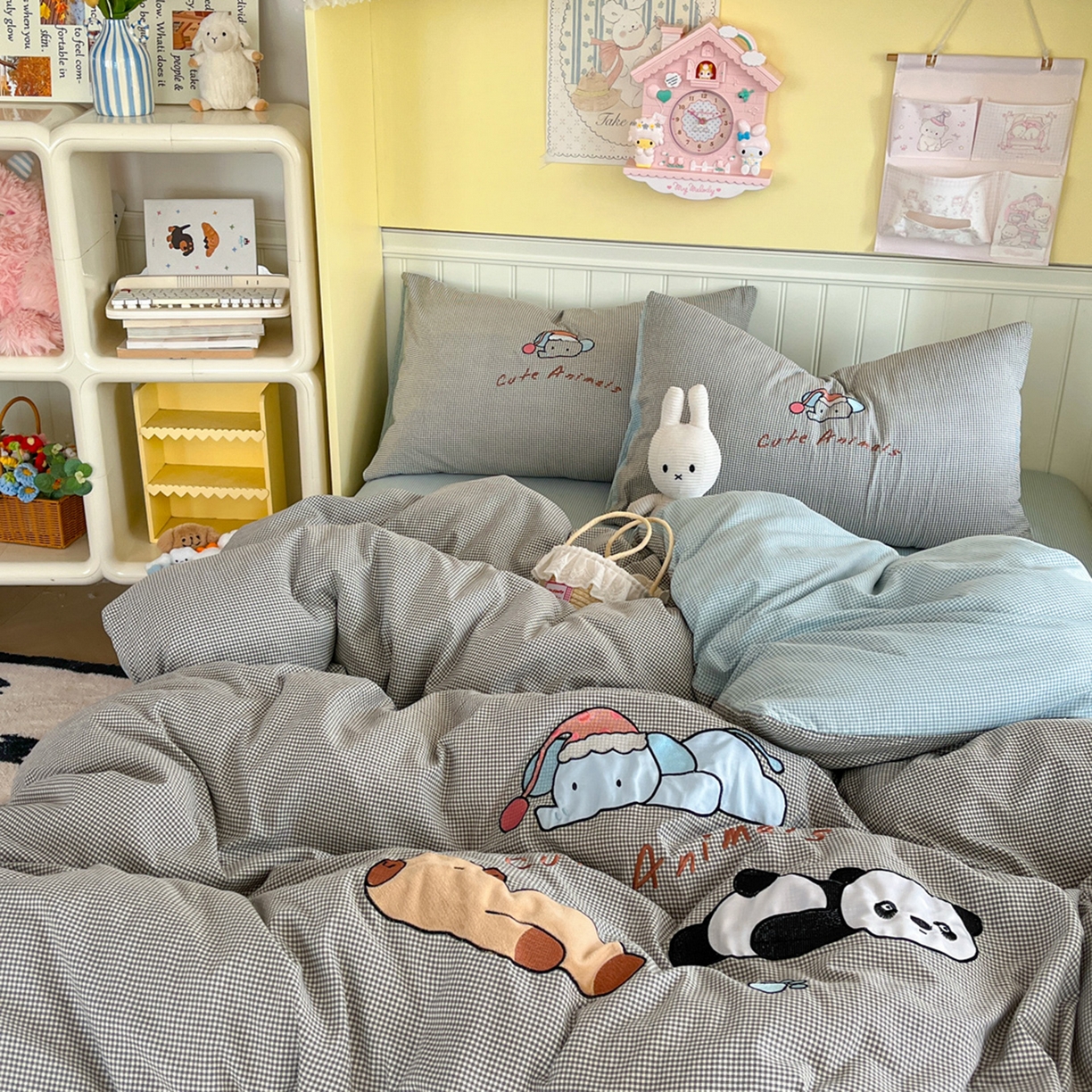 91家纺网 家纺一手货源 找家纺 宜家坊 2026直播热款卡通贴布绣加厚仿棉古棉单人双人单倍套三四件套 熊猫卡皮