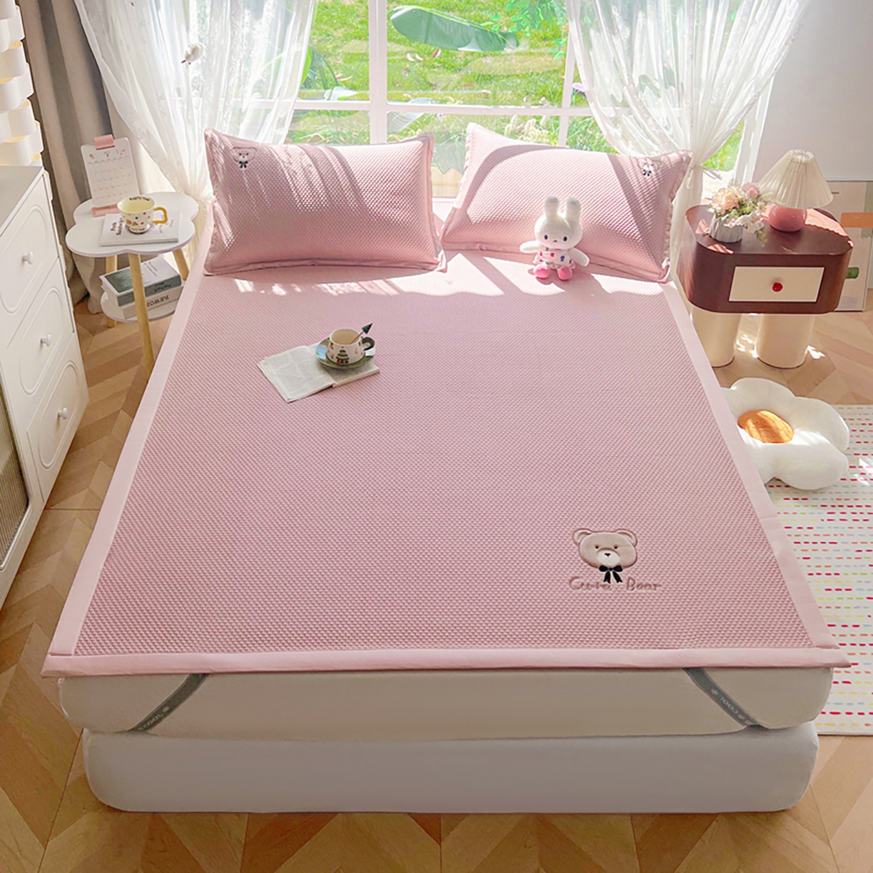 91家纺网 家纺一手货源 找家纺 （总）卡初家居（原微来） 2026春夏新款A类乙纶冰豆豆凉感席绣花席凉席席子-憨憨熊系列