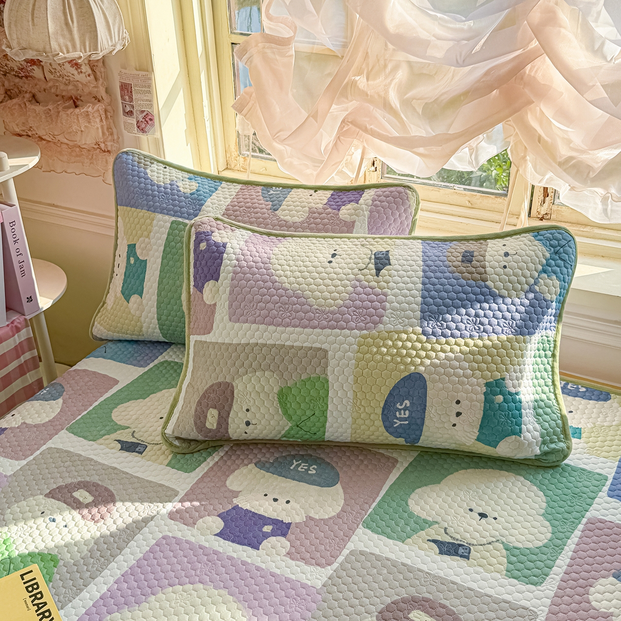 91家纺网 家纺一手货源 找家纺 宜家坊 2026新款金豆豆床盖A类针织棉印花大版卡通床盖三四件套 大头贴