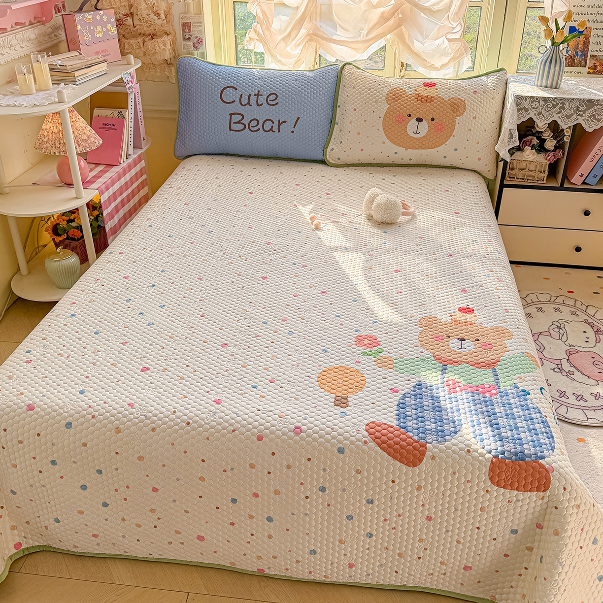 91家纺网 家纺一手货源 找家纺 宜家坊 2026新款金豆豆床盖A类针织棉印花大版卡通床盖三四件套 可爱小熊