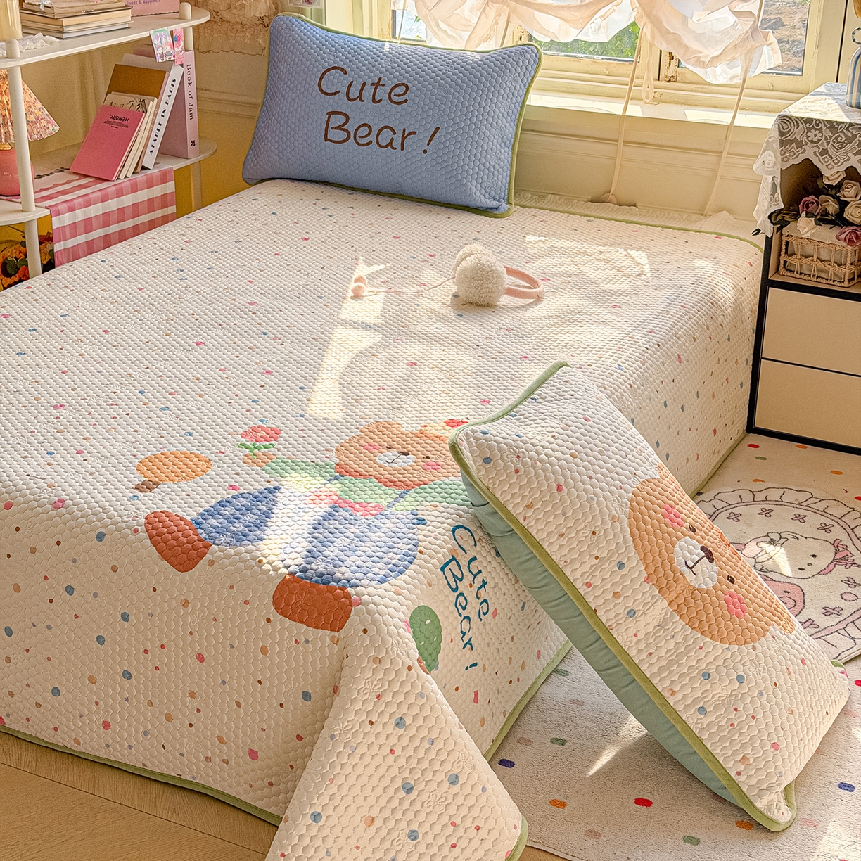 91家纺网 家纺一手货源 找家纺 宜家坊 2026新款金豆豆床盖A类针织棉印花大版卡通床盖三四件套 可爱小熊