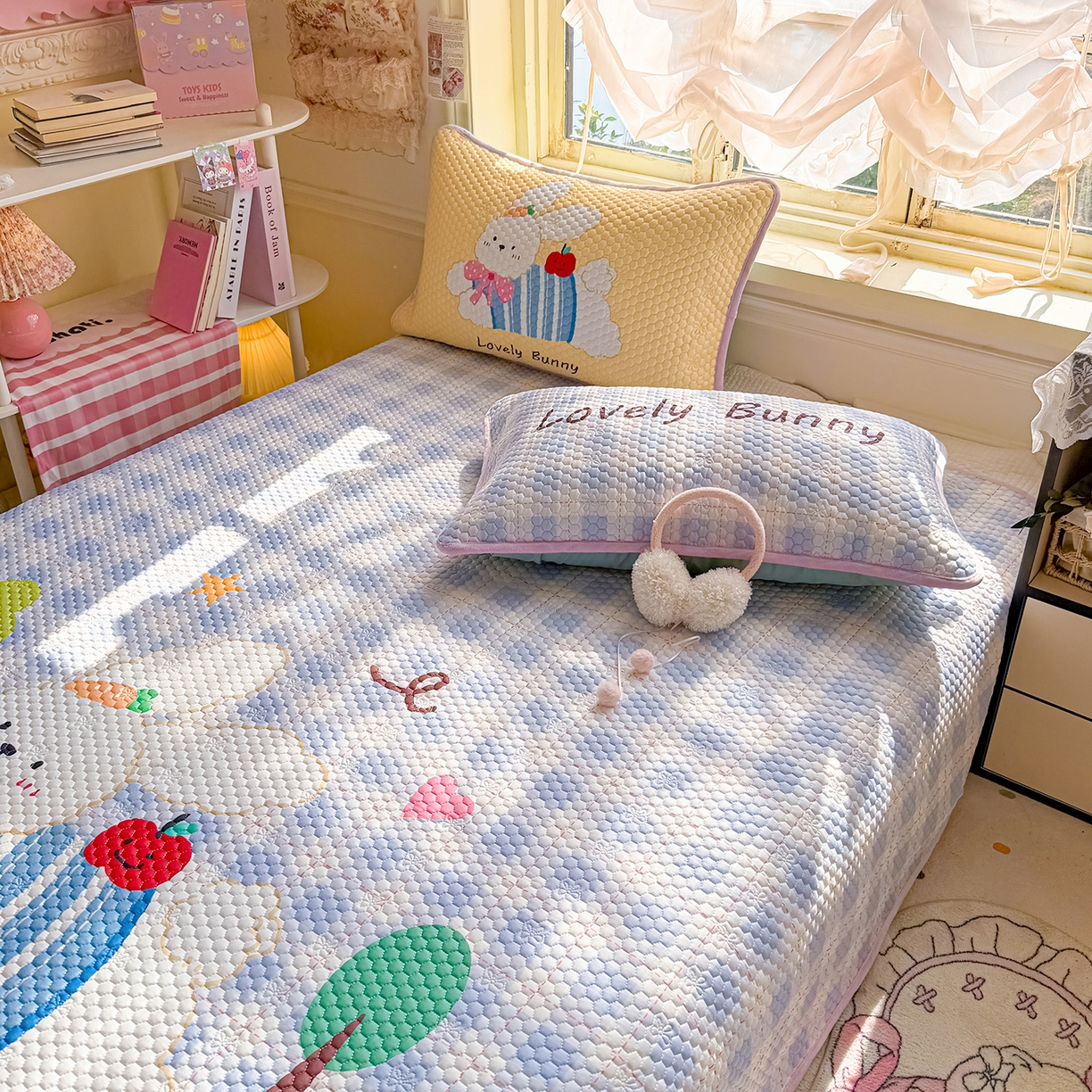 91家纺网 家纺一手货源 找家纺 宜家坊 2026新款金豆豆床盖A类针织棉印花大版卡通床盖三四件套 兔乖乖