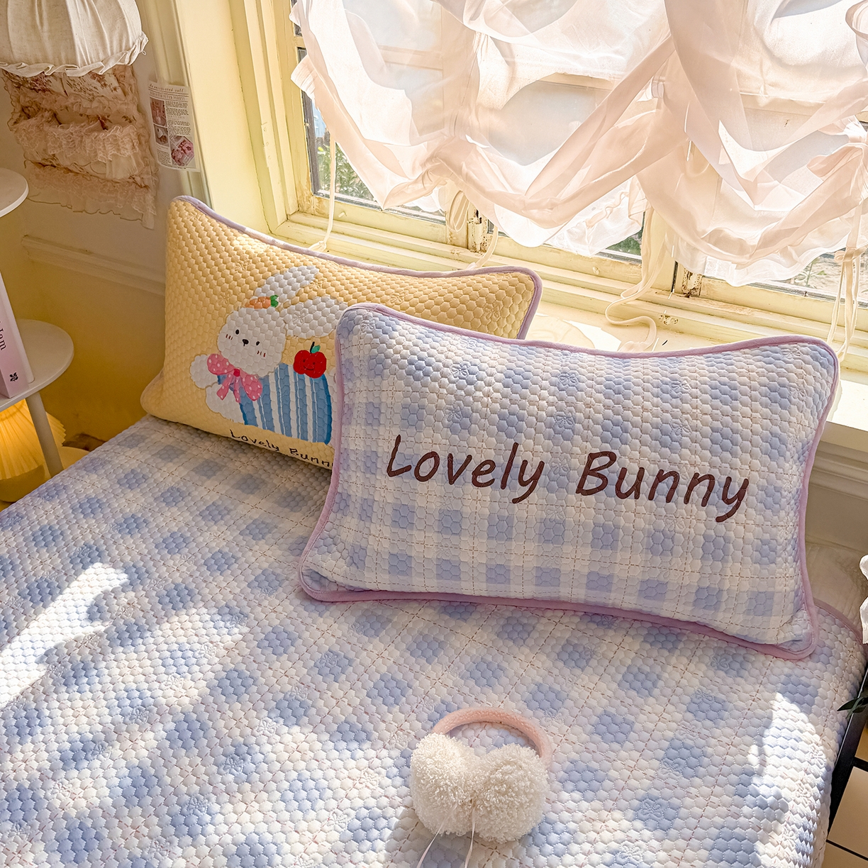 91家纺网 家纺一手货源 找家纺 宜家坊 2026新款金豆豆床盖A类针织棉印花大版卡通床盖三四件套 兔乖乖