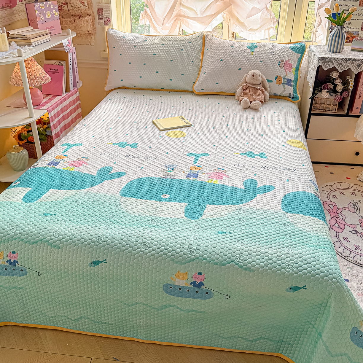 91家纺网 家纺一手货源 找家纺 宜家坊 2026新款金豆豆床盖A类针织棉印花大版卡通床盖三四件套 小虎鲸