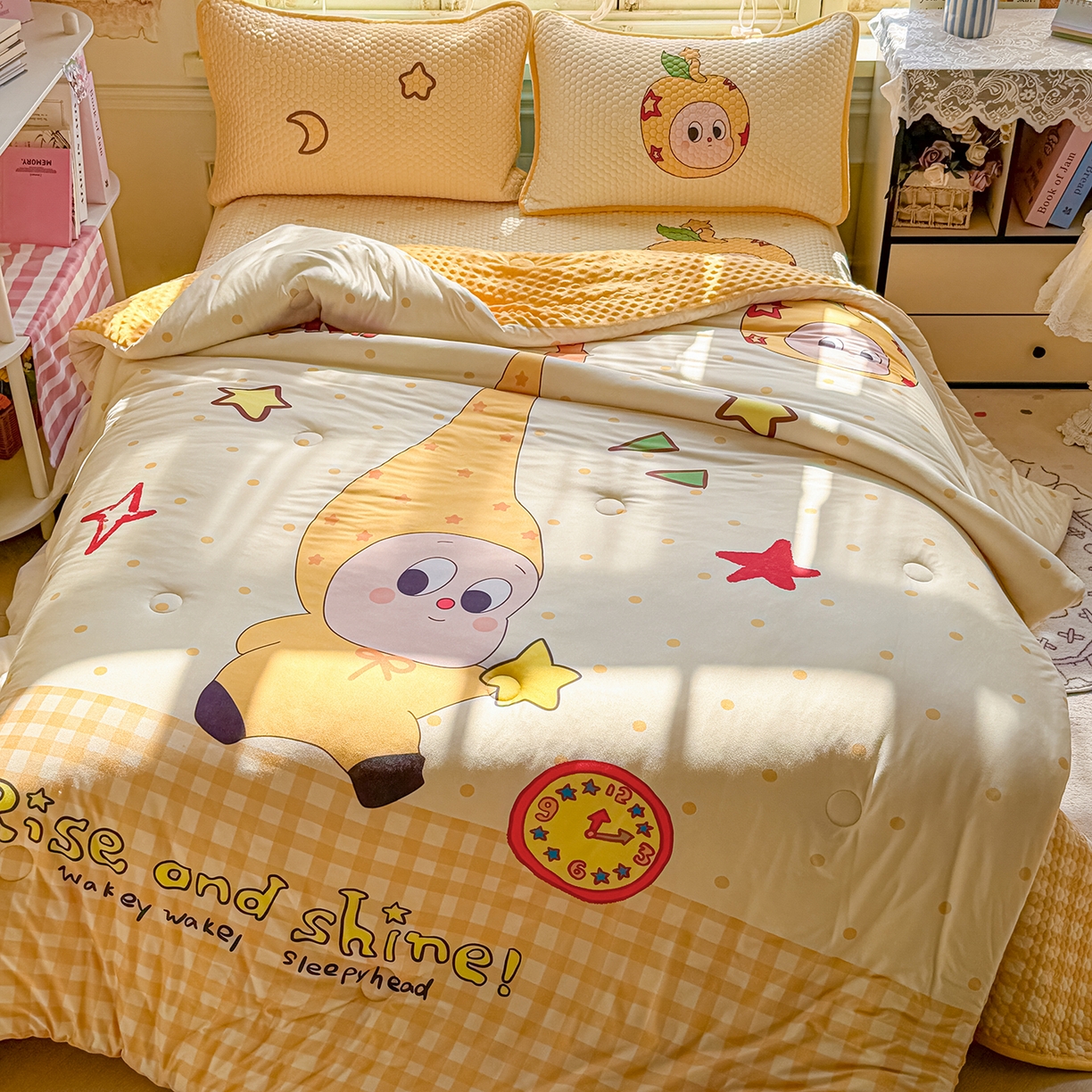 91家纺网 家纺一手货源 找家纺 宜家坊 2026新款金豆豆床盖A类针织棉印花大版卡通床盖三四件套 幸运星星