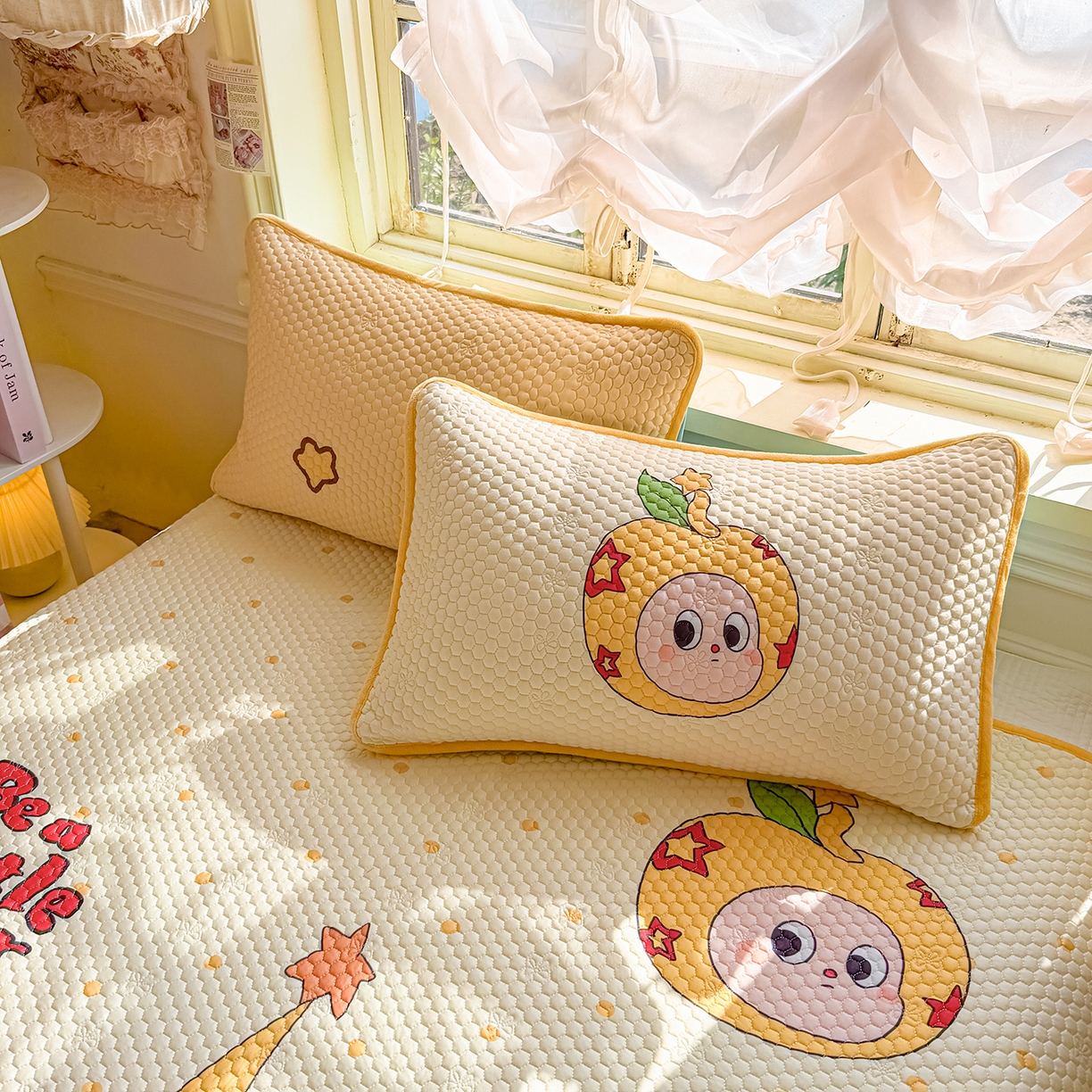 91家纺网 家纺一手货源 找家纺 宜家坊 2026新款金豆豆床盖A类针织棉印花大版卡通床盖三四件套 幸运星星