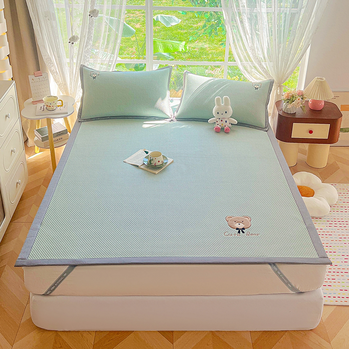 91家纺网 家纺一手货源 找家纺 卡初家居（原微来） 2026春夏新款A类乙纶冰豆豆凉感席绣花席凉席席子-憨憨熊系列 憨憨熊-果绿