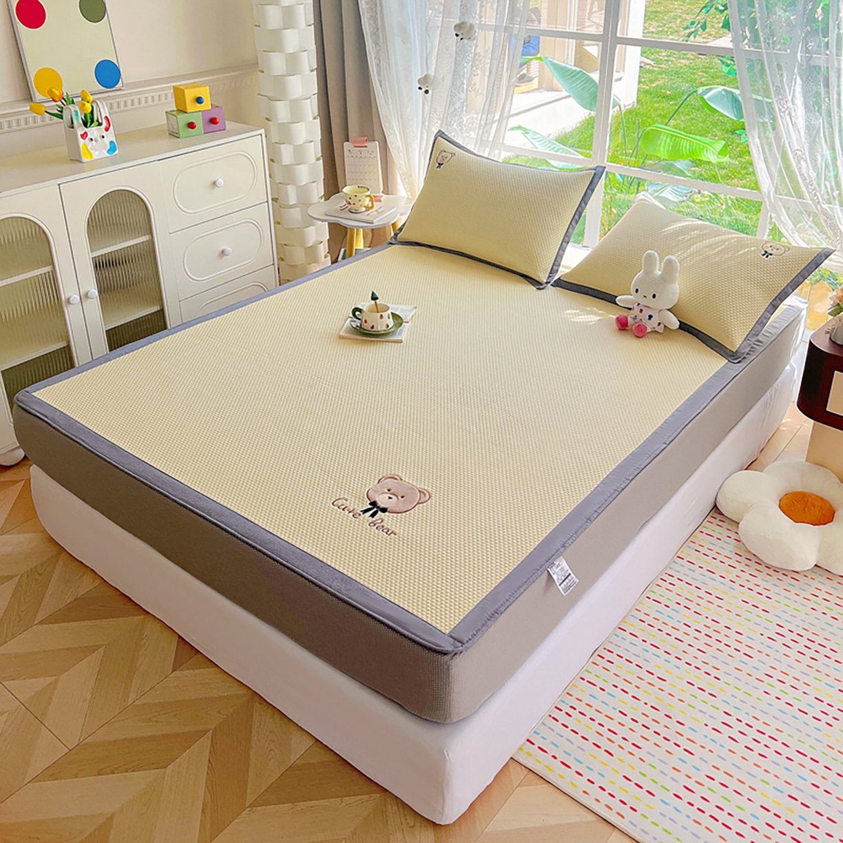 91家纺网 家纺一手货源 找家纺 卡初家居（原微来） 2026春夏新款A类乙纶冰豆豆凉感席绣花席凉席席子-憨憨熊系列 憨憨熊-米白