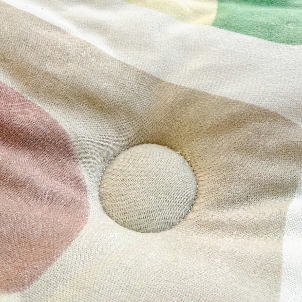 91家纺网 家纺一手货源 找家纺 宜家坊 2026直播热款A类针织棉豆豆被夏被春秋被空调被儿童学生大版卡通被子被芯 大头贴