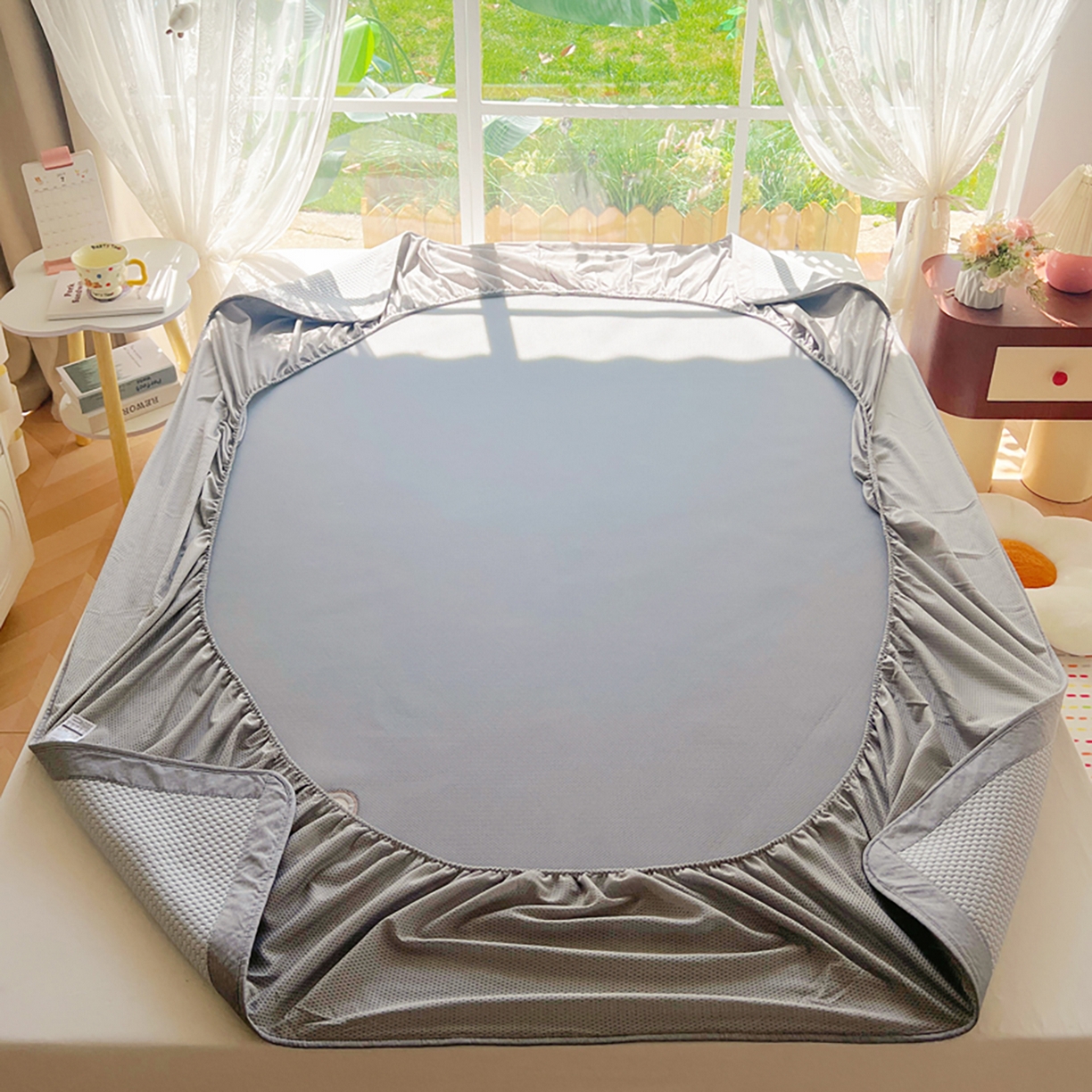 91家纺网 家纺一手货源 找家纺 卡初家居（原微来） 2026春夏新款A类乙纶冰豆豆凉感席绣花席凉席席子-憨憨熊系列 憨憨熊-摩登灰