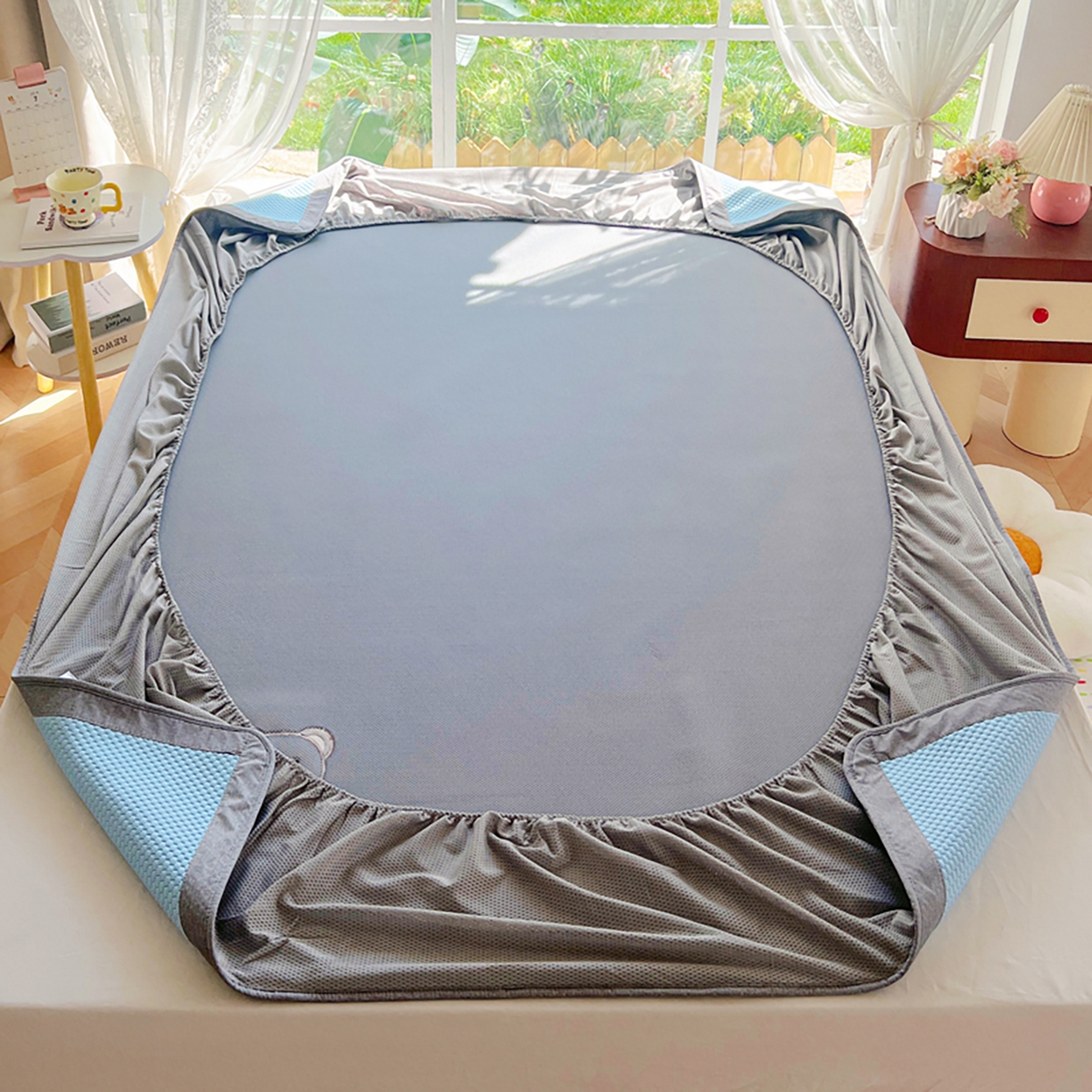 91家纺网 家纺一手货源 找家纺 卡初家居（原微来） 2026春夏新款A类乙纶冰豆豆凉感席绣花席凉席席子-憨憨熊系列 憨憨熊-天空蓝