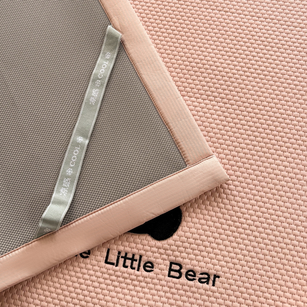 91家纺网 家纺一手货源 找家纺 （总）卡初家居（原微来） 2026春夏新款A类乙纶冰豆豆凉感席绣花席凉席席子-炫酷熊系列