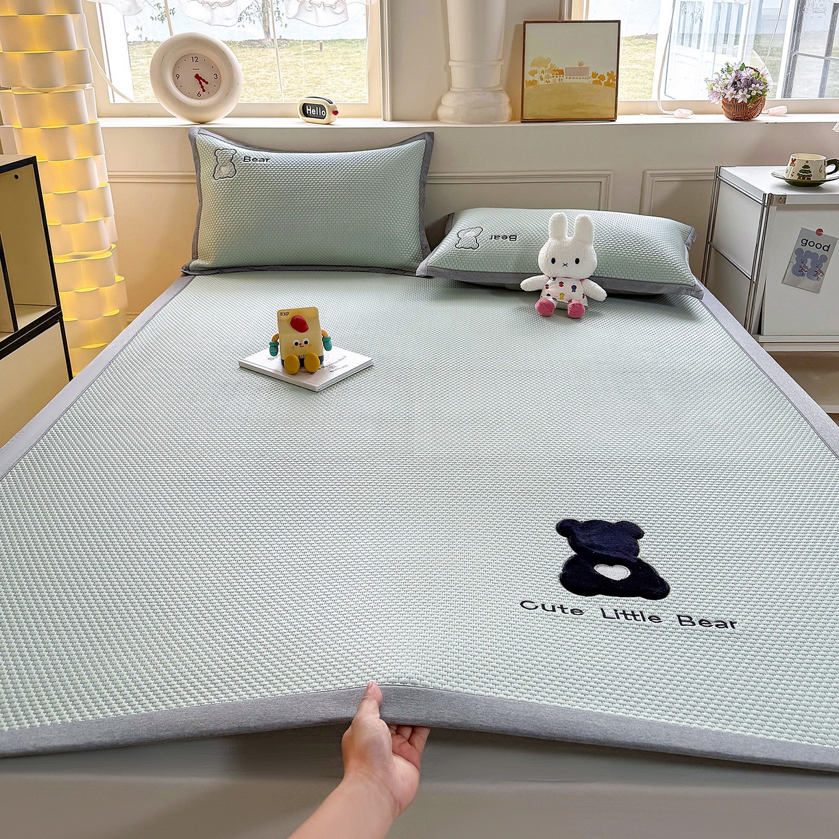 91家纺网 家纺一手货源 找家纺 卡初家居（原微来） 2026春夏新款A类乙纶冰豆豆凉感席绣花席凉席席子-炫酷熊系列 炫酷熊-果绿