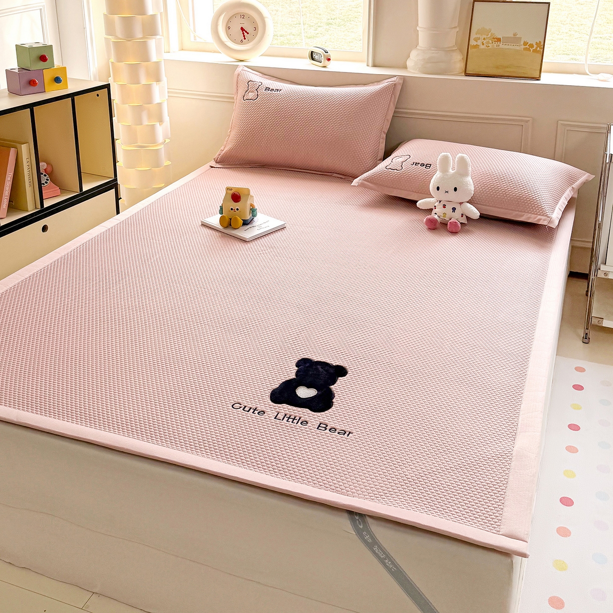 91家纺网 家纺一手货源 找家纺 卡初家居（原微来） 2026春夏新款A类乙纶冰豆豆凉感席绣花席凉席席子-炫酷熊系列 炫酷熊-芭蕾粉