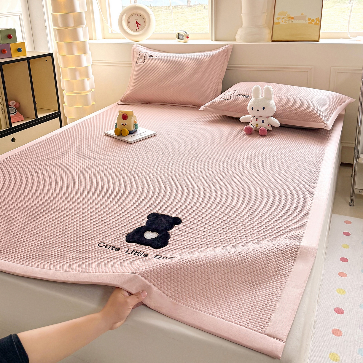 91家纺网 家纺一手货源 找家纺 卡初家居（原微来） 2026春夏新款A类乙纶冰豆豆凉感席绣花席凉席席子-炫酷熊系列 炫酷熊-芭蕾粉