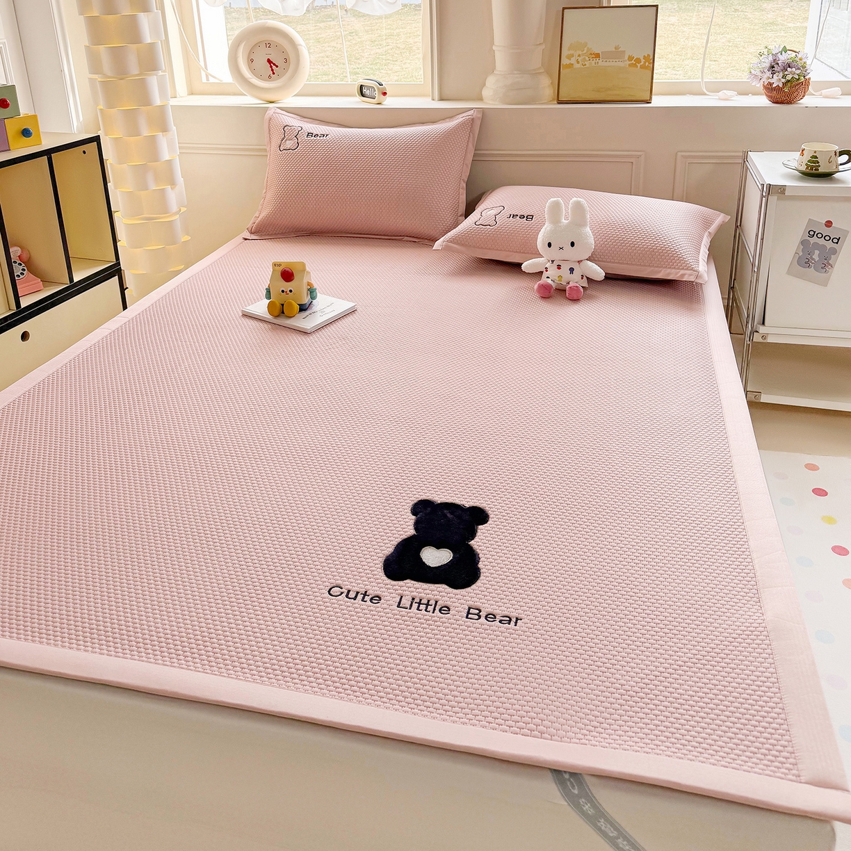 91家纺网 家纺一手货源 找家纺 卡初家居（原微来） 2026春夏新款A类乙纶冰豆豆凉感席绣花席凉席席子-炫酷熊系列 炫酷熊-芭蕾粉