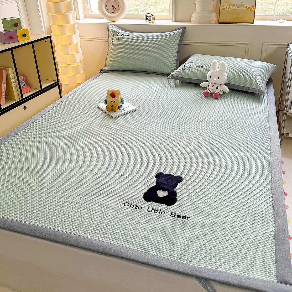 91家纺网 家纺一手货源 找家纺 卡初家居（原微来） 2026春夏新款A类乙纶冰豆豆凉感席绣花席凉席席子-炫酷熊系列 炫酷熊-果绿