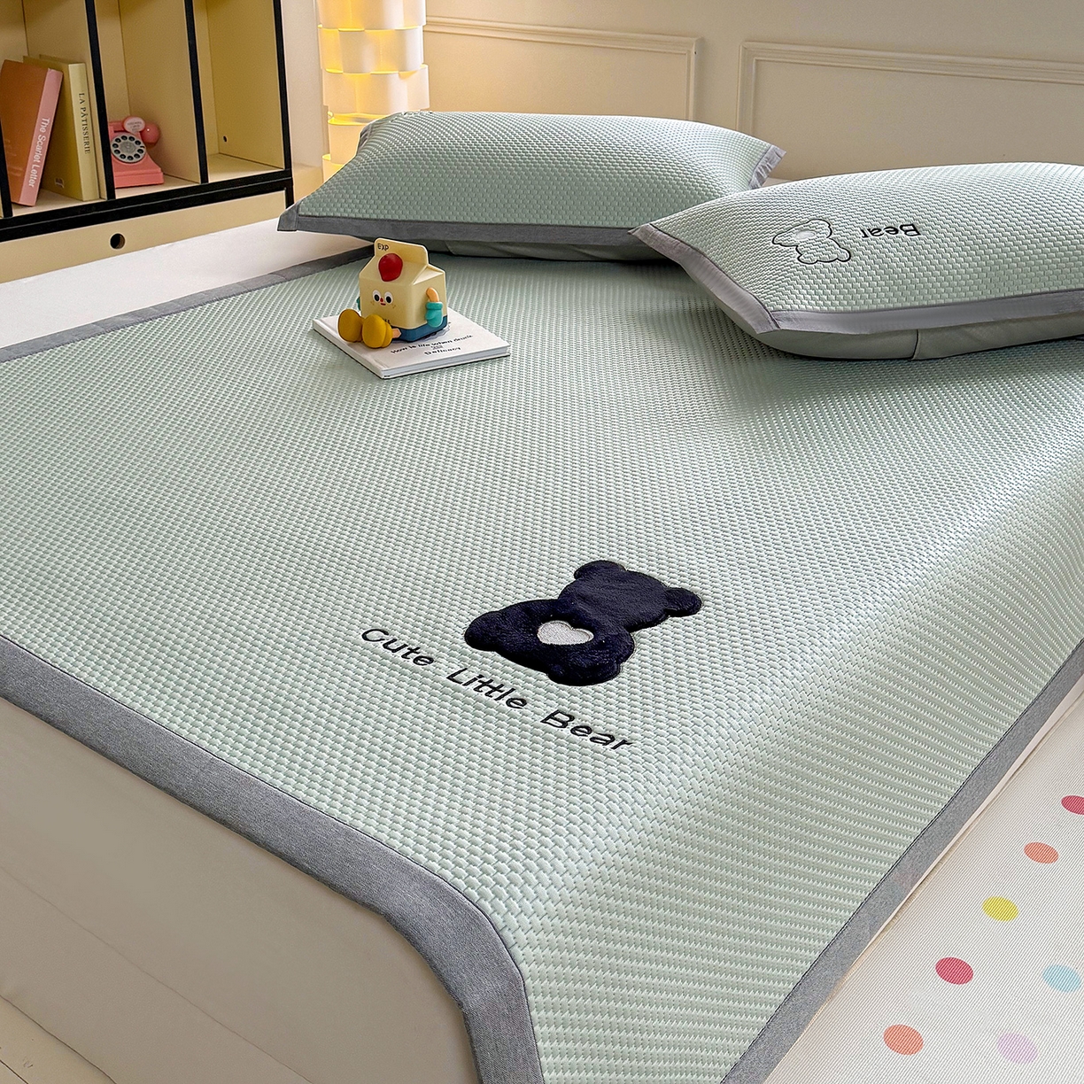 91家纺网 家纺一手货源 找家纺 卡初家居（原微来） 2026春夏新款A类乙纶冰豆豆凉感席绣花席凉席席子-炫酷熊系列 炫酷熊-果绿