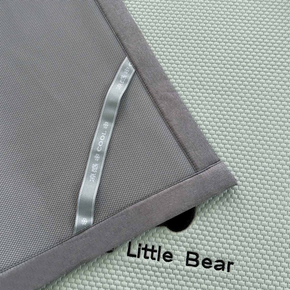 91家纺网 家纺一手货源 找家纺 卡初家居（原微来） 2026春夏新款A类乙纶冰豆豆凉感席绣花席凉席席子-炫酷熊系列 炫酷熊-果绿