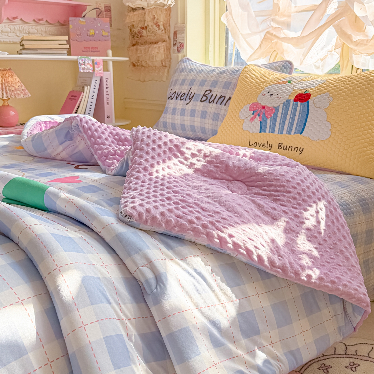 91家纺网 家纺一手货源 找家纺 宜家坊 2026直播热款A类针织棉豆豆被夏被春秋被空调被儿童学生大版卡通被子被芯 小兔乖乖