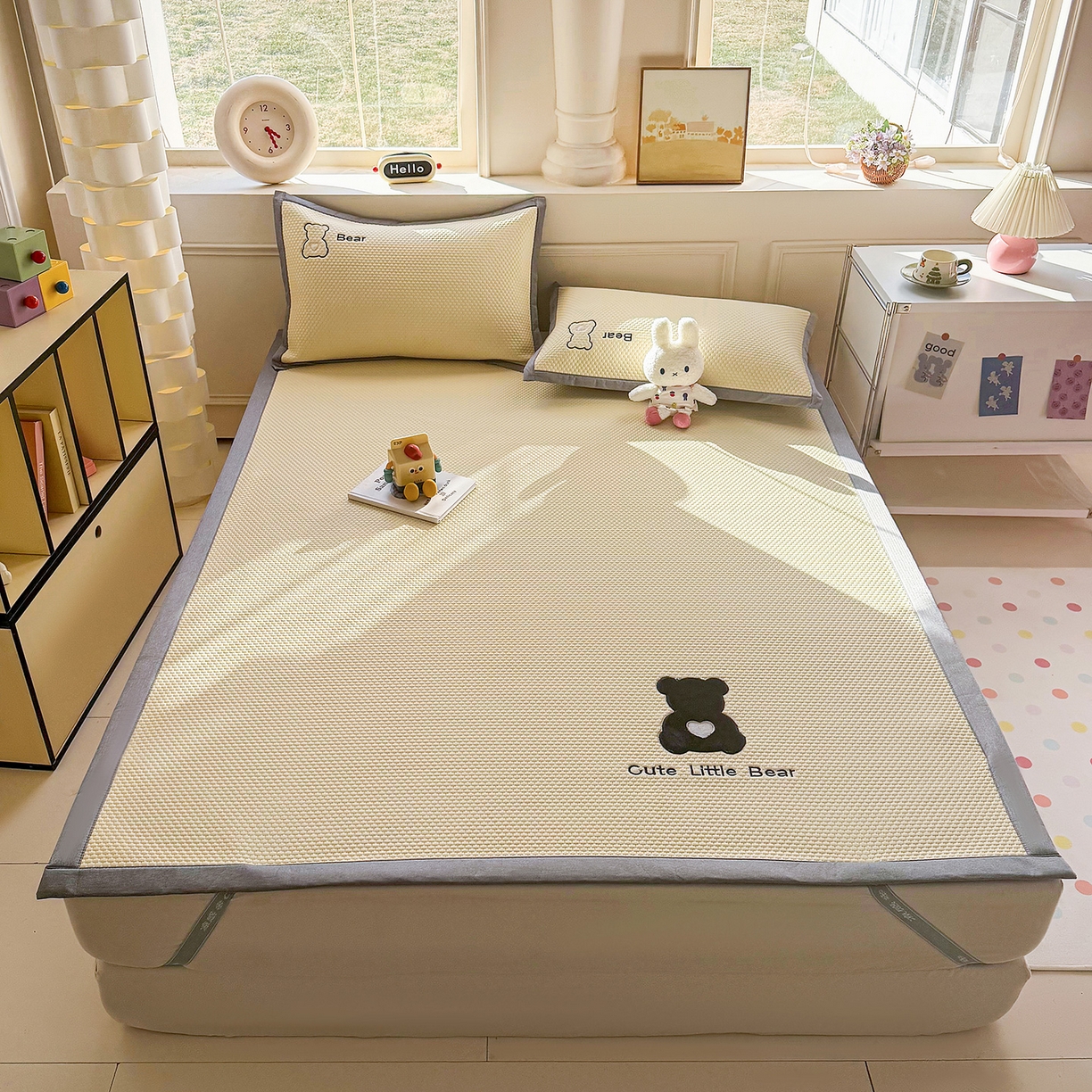 91家纺网 家纺一手货源 找家纺 卡初家居（原微来） 2026春夏新款A类乙纶冰豆豆凉感席绣花席凉席席子-炫酷熊系列 炫酷熊-米白