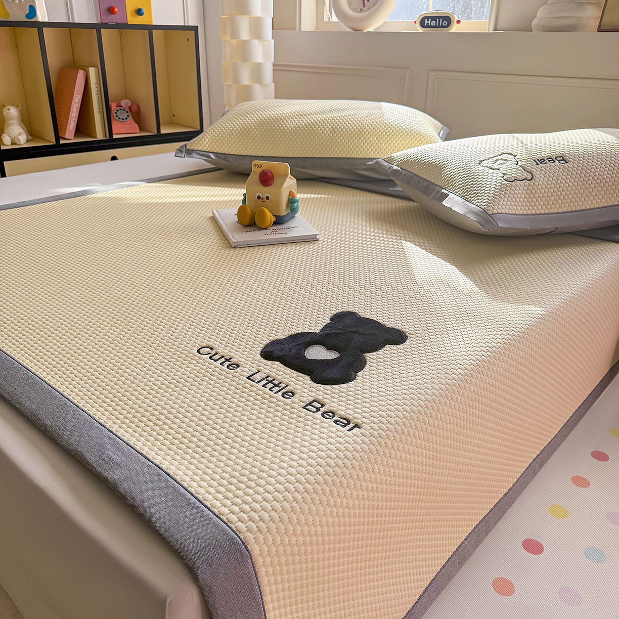 91家纺网 家纺一手货源 找家纺 卡初家居（原微来） 2026春夏新款A类乙纶冰豆豆凉感席绣花席凉席席子-炫酷熊系列 炫酷熊-米白