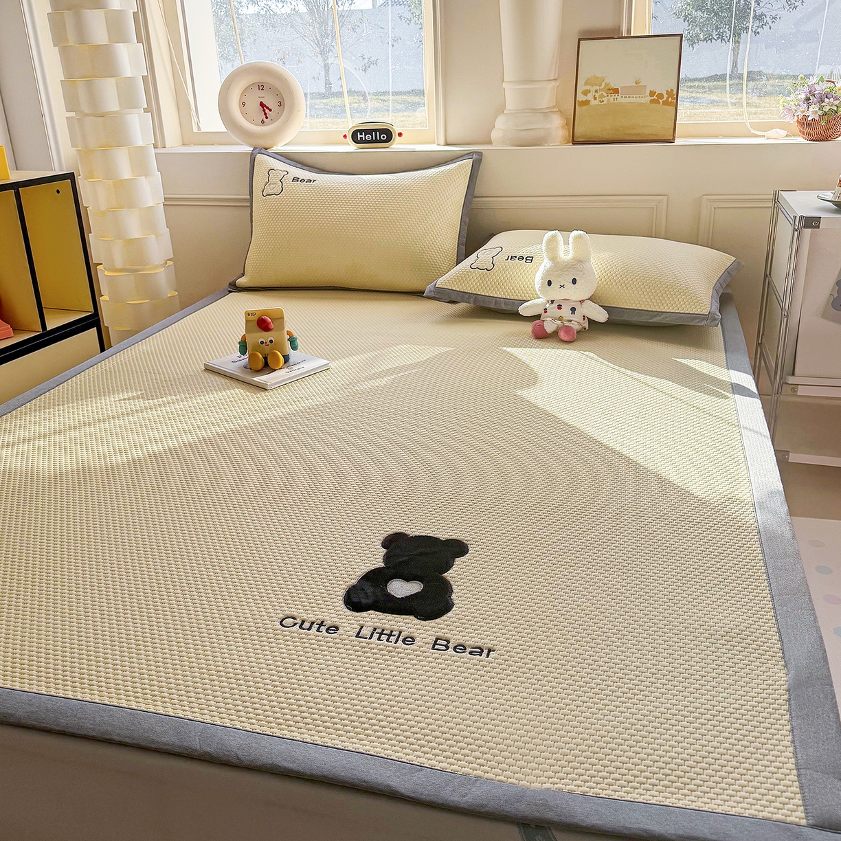 91家纺网 家纺一手货源 找家纺 卡初家居（原微来） 2026春夏新款A类乙纶冰豆豆凉感席绣花席凉席席子-炫酷熊系列 炫酷熊-米白