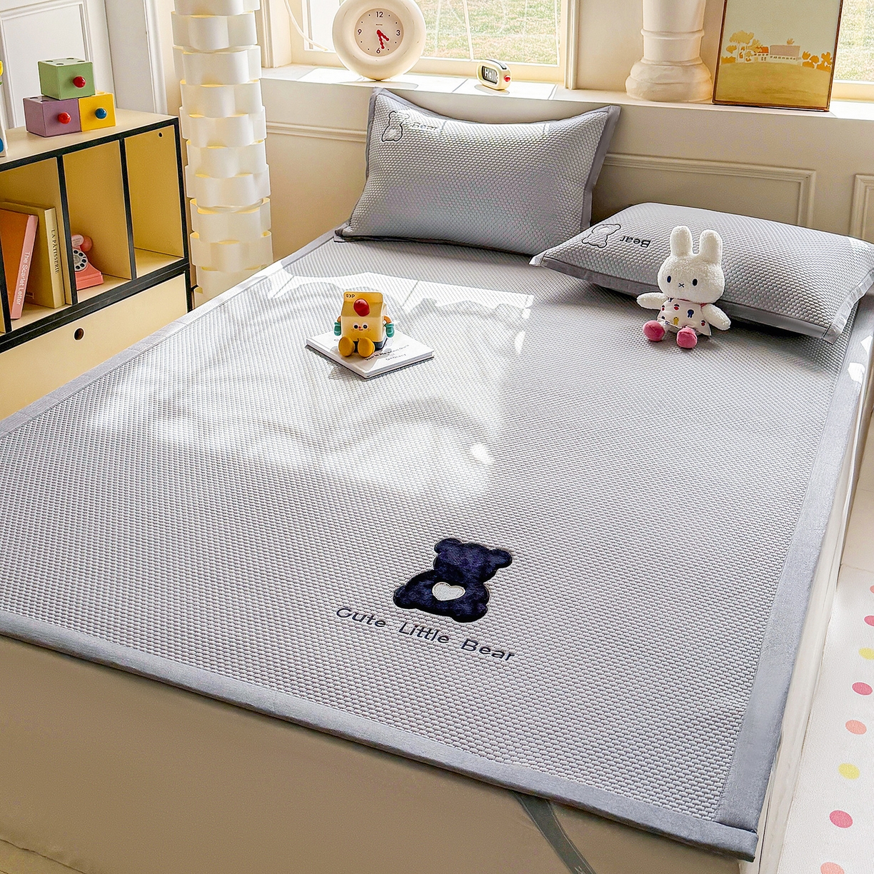 91家纺网 家纺一手货源 找家纺 卡初家居（原微来） 2026春夏新款A类乙纶冰豆豆凉感席绣花席凉席席子-炫酷熊系列 炫酷熊-摩登灰