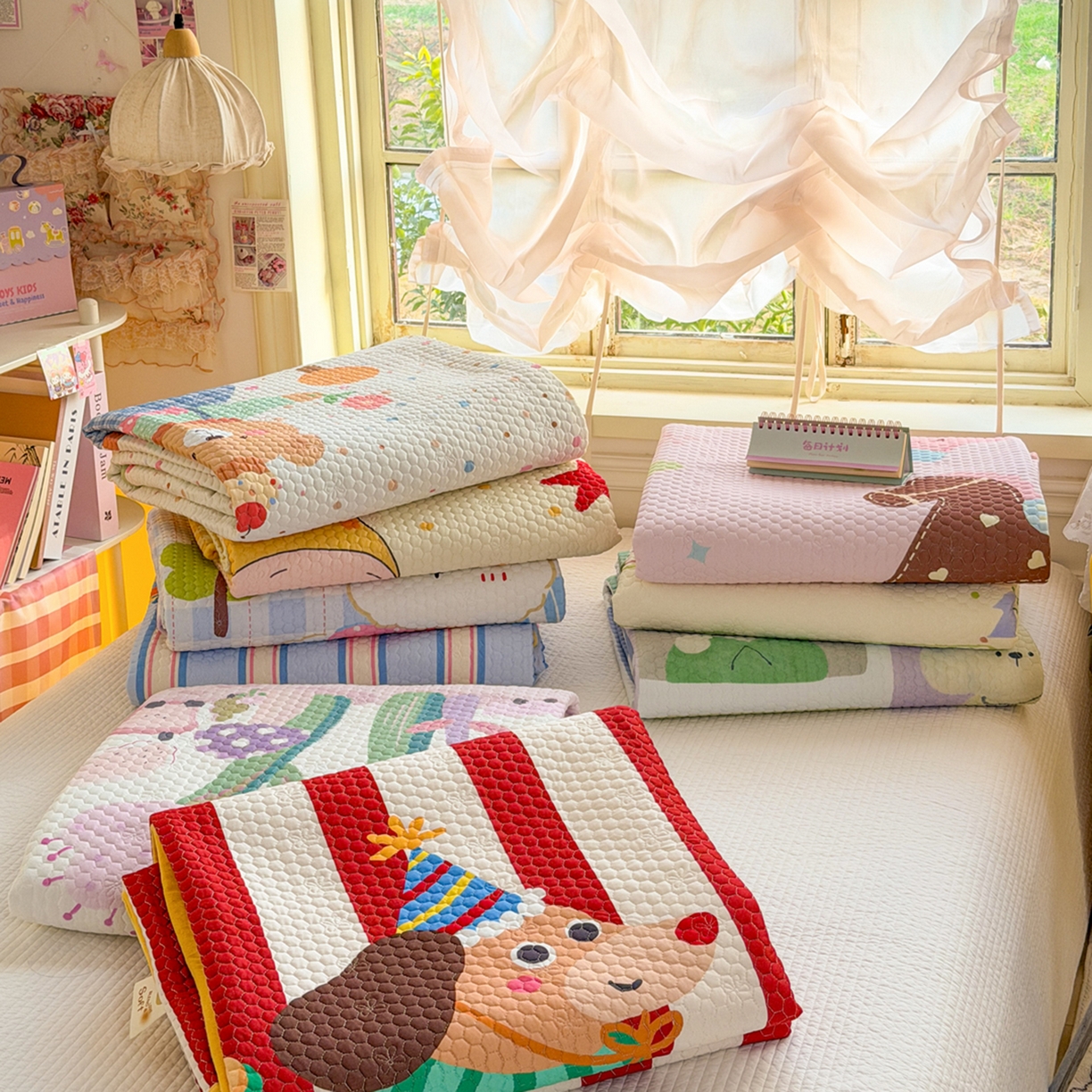 91家纺网 家纺一手货源 找家纺 宜家坊 2026直播热款A类针织棉豆豆被夏被春秋被空调被儿童学生大版卡通被子被芯 叠拍组合图