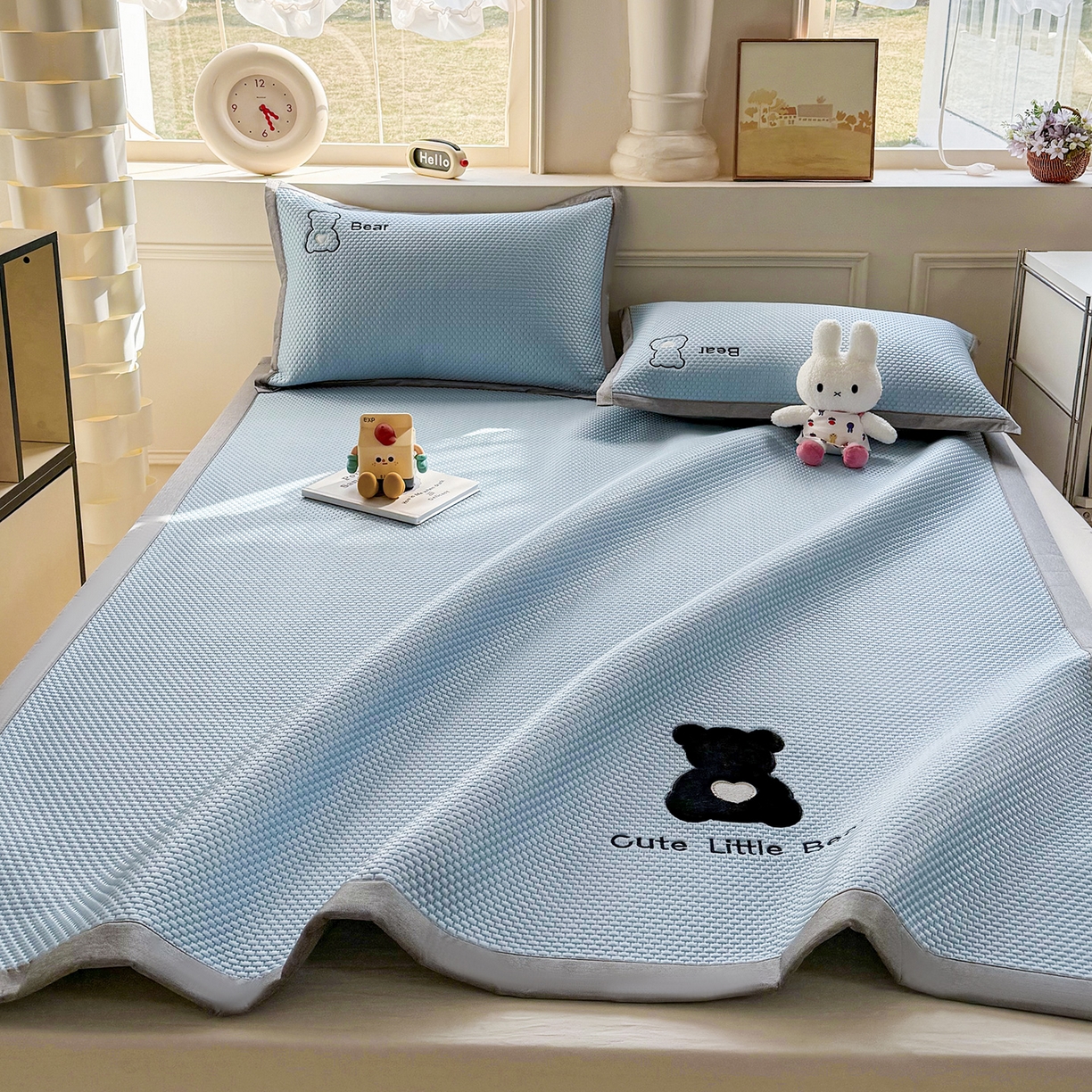 91家纺网 家纺一手货源 找家纺 卡初家居（原微来） 2026春夏新款A类乙纶冰豆豆凉感席绣花席凉席席子-炫酷熊系列 炫酷熊-天空蓝