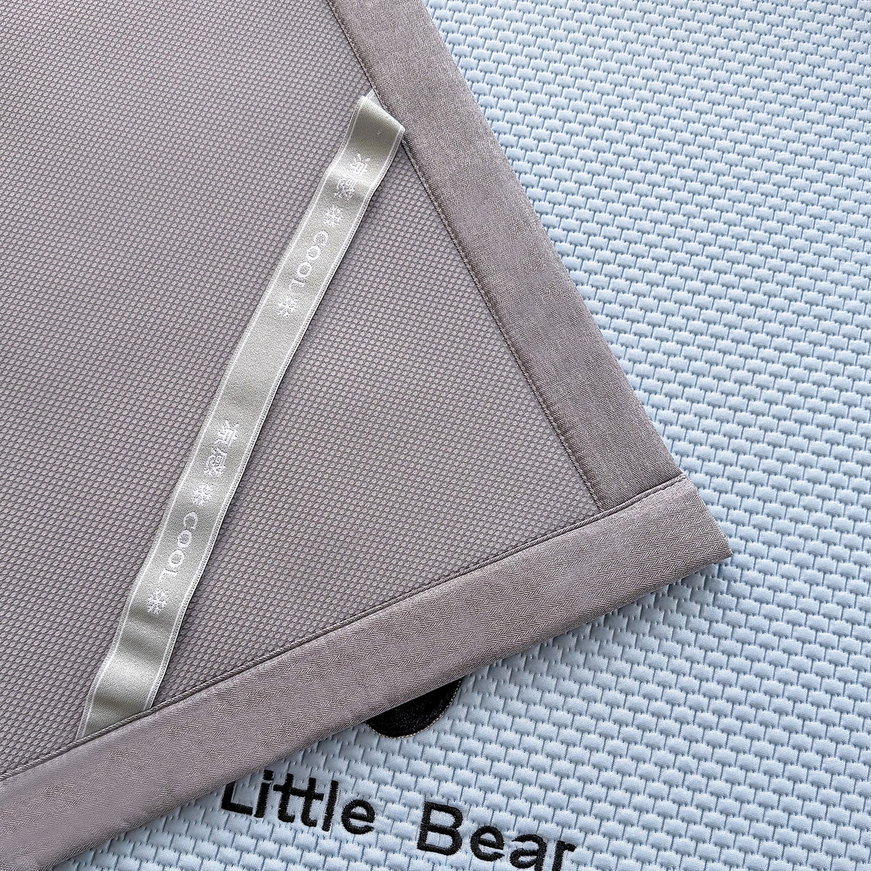 91家纺网 家纺一手货源 找家纺 卡初家居（原微来） 2026春夏新款A类乙纶冰豆豆凉感席绣花席凉席席子-炫酷熊系列 炫酷熊-天空蓝