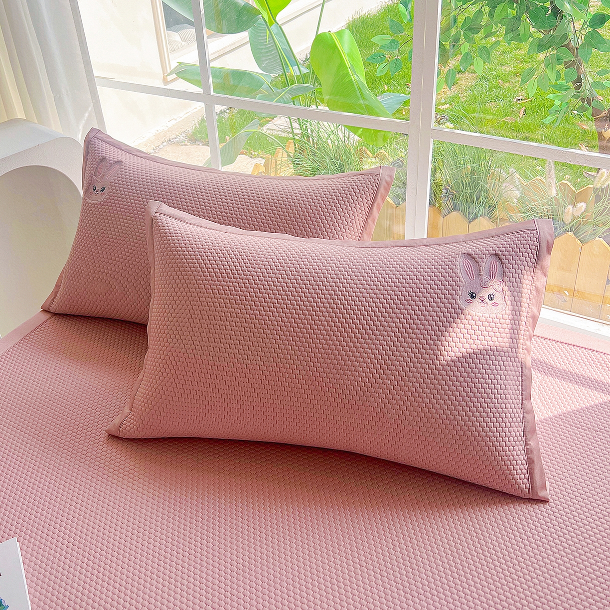 91家纺网 家纺一手货源 找家纺 （总）卡初家居（原微来） 2026春夏新款A类乙纶凉豆豆凉感席绣花席凉席席子-魔方系列