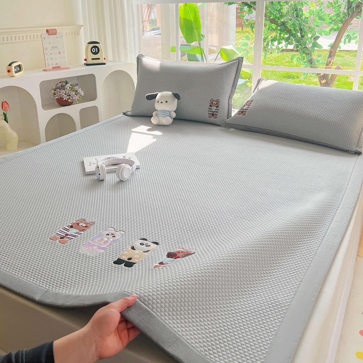 91家纺网 家纺一手货源 找家纺 卡初家居（原微来） 2026春夏新款A类乙纶凉豆豆凉感席绣花席凉席席子-魔方系列 动物派对