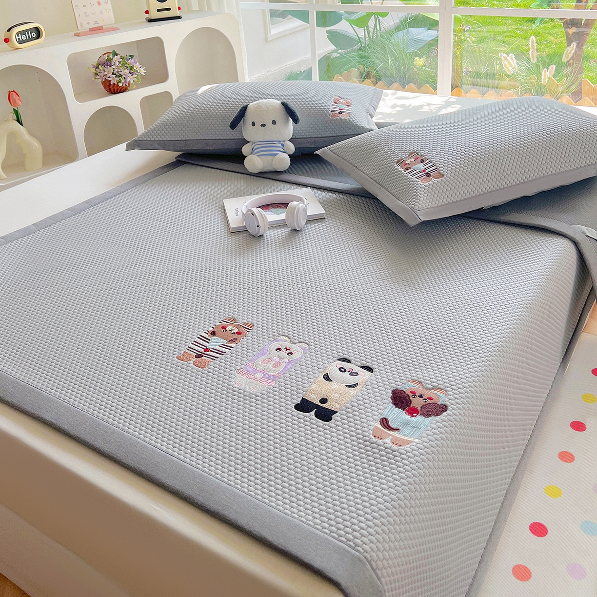 91家纺网 家纺一手货源 找家纺 卡初家居（原微来） 2026春夏新款A类乙纶凉豆豆凉感席绣花席凉席席子-魔方系列 动物派对