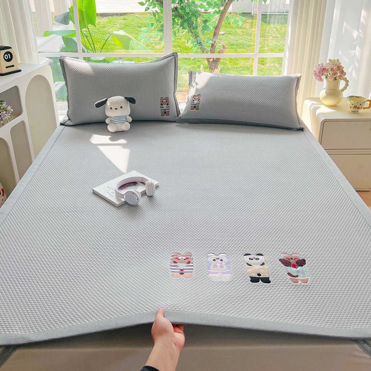 91家纺网 家纺一手货源 找家纺 卡初家居（原微来） 2026春夏新款A类乙纶凉豆豆凉感席绣花席凉席席子-魔方系列 动物派对