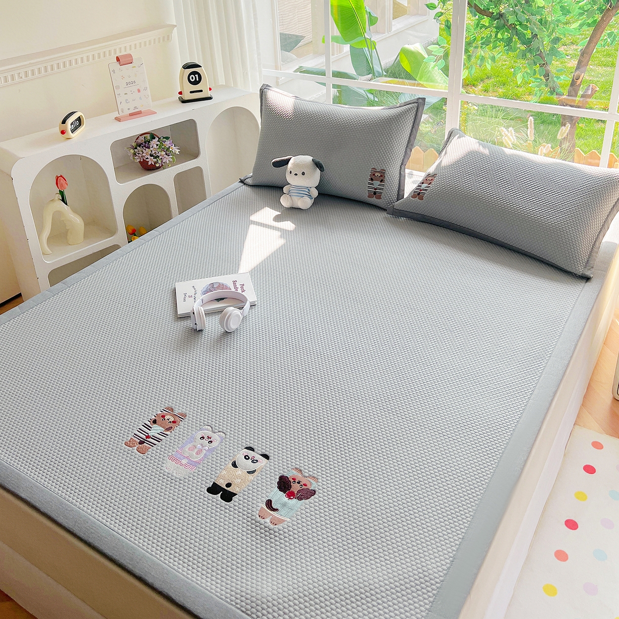 91家纺网 家纺一手货源 找家纺 卡初家居（原微来） 2026春夏新款A类乙纶凉豆豆凉感席绣花席凉席席子-魔方系列 动物派对