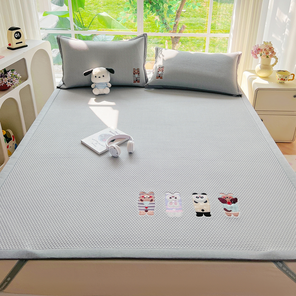 91家纺网 家纺一手货源 找家纺 卡初家居（原微来） 2026春夏新款A类乙纶凉豆豆凉感席绣花席凉席席子-魔方系列 动物派对