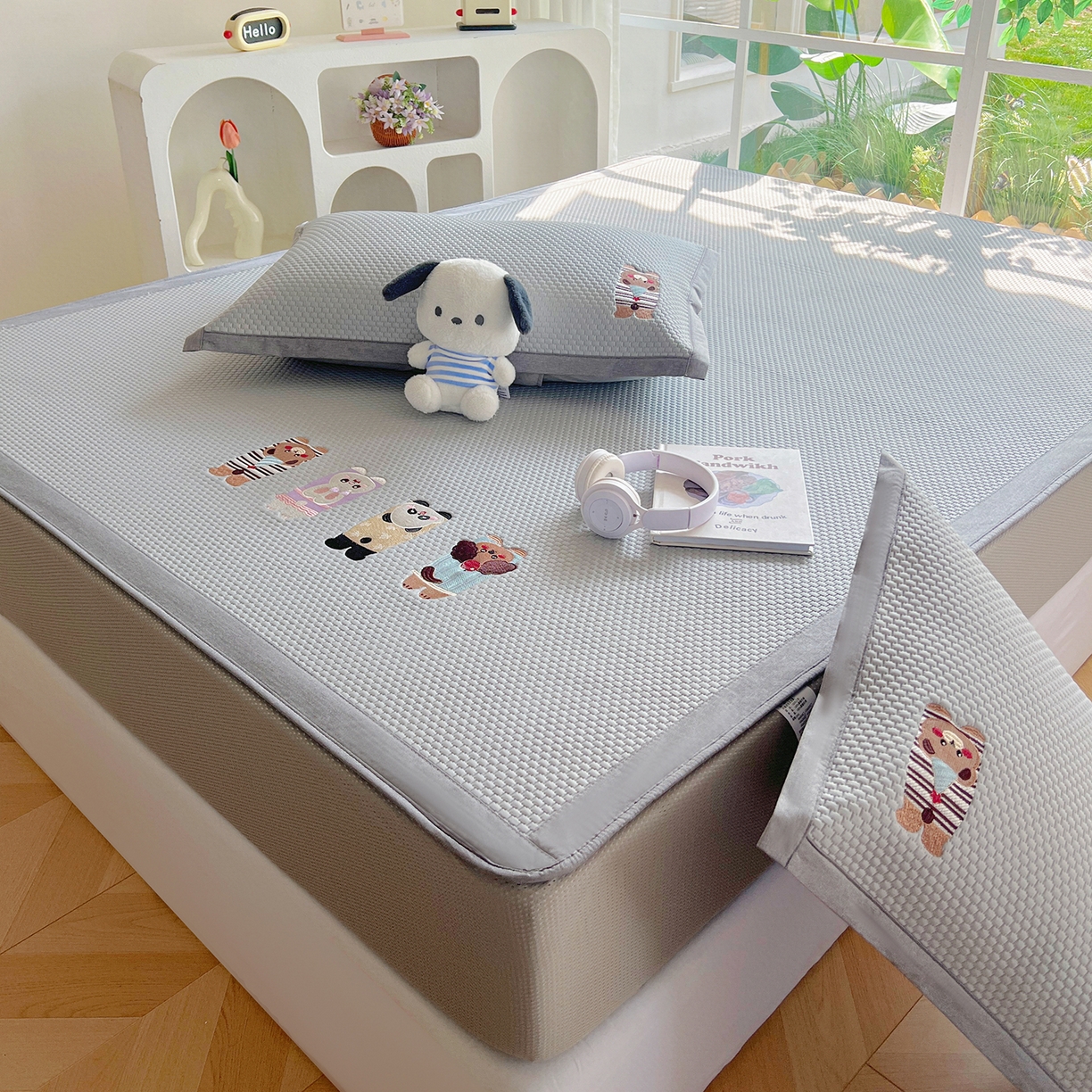 91家纺网 家纺一手货源 找家纺 卡初家居（原微来） 2026春夏新款A类乙纶凉豆豆凉感席绣花席凉席席子-魔方系列 动物派对