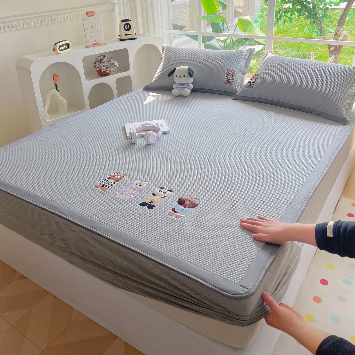 91家纺网 家纺一手货源 找家纺 卡初家居（原微来） 2026春夏新款A类乙纶凉豆豆凉感席绣花席凉席席子-魔方系列 动物派对