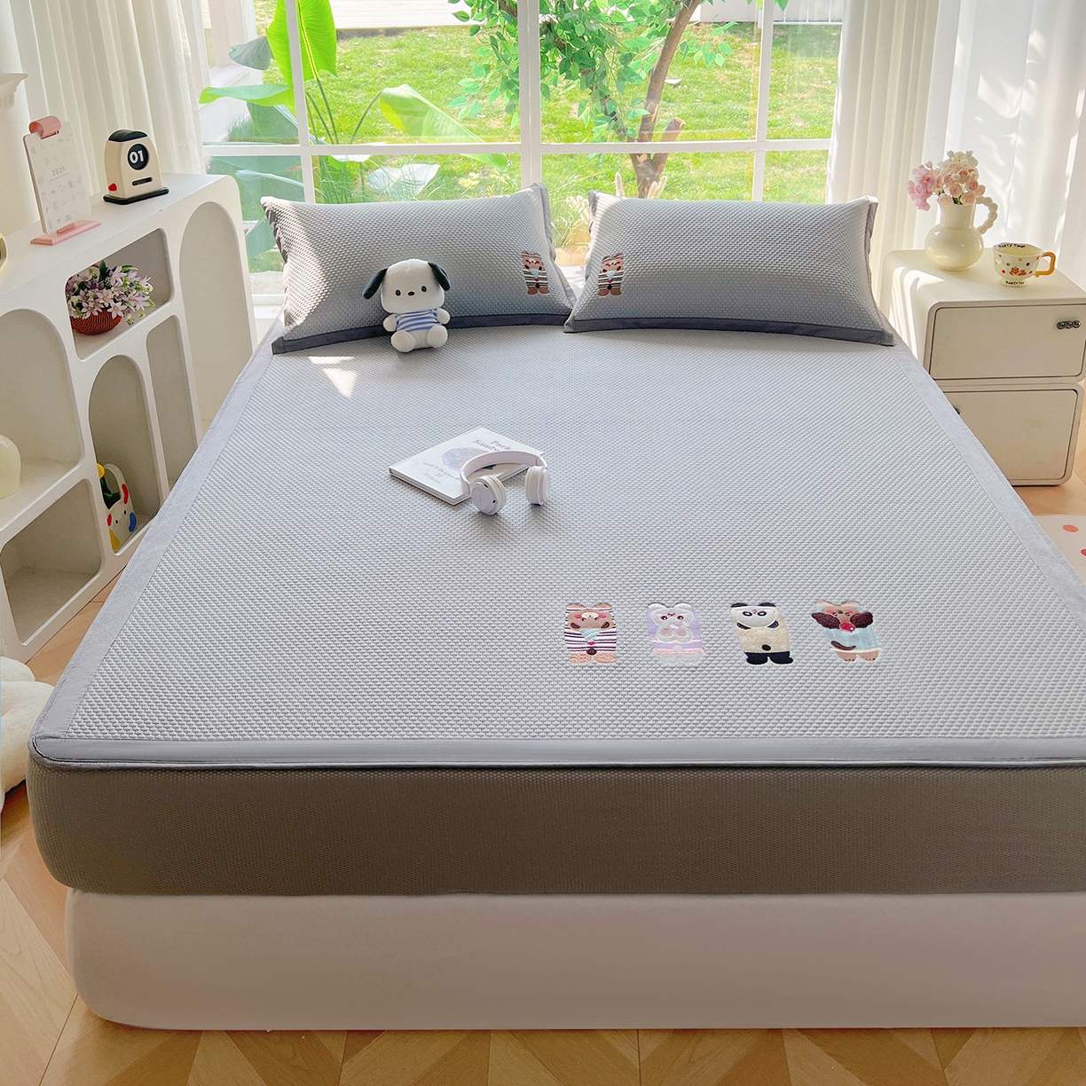 91家纺网 家纺一手货源 找家纺 卡初家居（原微来） 2026春夏新款A类乙纶凉豆豆凉感席绣花席凉席席子-魔方系列 动物派对