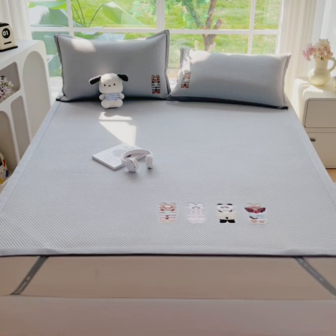 91家纺网 家纺一手货源 找家纺 卡初家居（原微来） 2026春夏新款A类乙纶凉豆豆凉感席绣花席凉席席子-魔方系列 动物派对