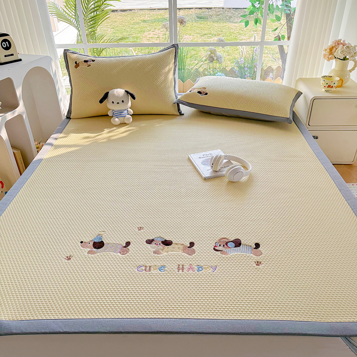 91家纺网 家纺一手货源 找家纺 卡初家居（原微来） 2026春夏新款A类乙纶凉豆豆凉感席绣花席凉席席子-魔方系列 可爱小狗