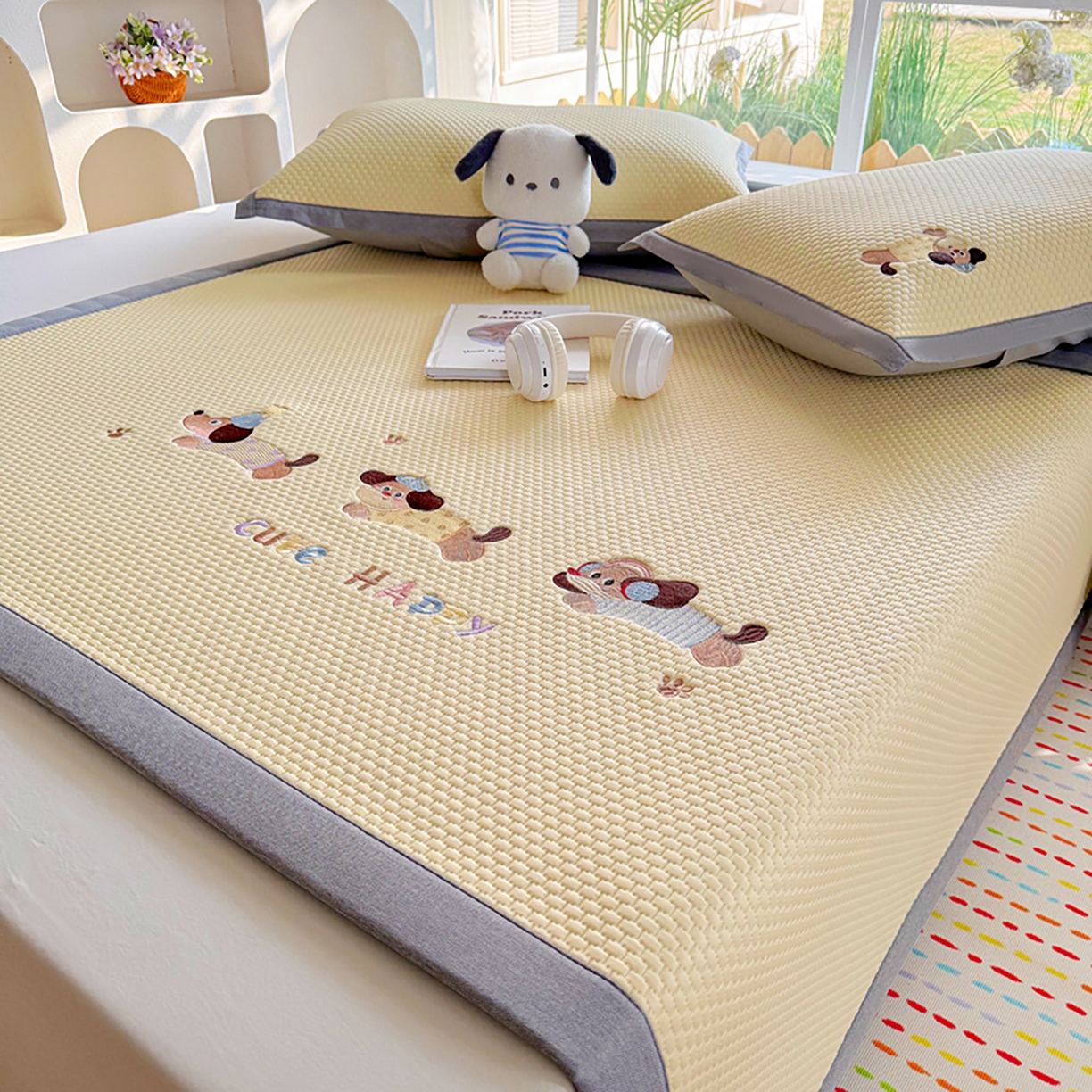 91家纺网 家纺一手货源 找家纺 卡初家居（原微来） 2026春夏新款A类乙纶凉豆豆凉感席绣花席凉席席子-魔方系列 可爱小狗