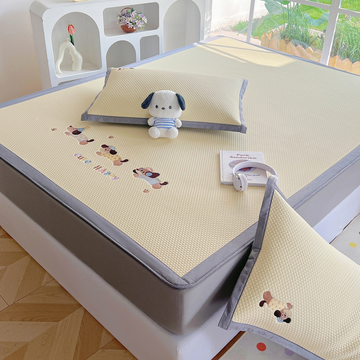 91家纺网 家纺一手货源 找家纺 卡初家居（原微来） 2026春夏新款A类乙纶凉豆豆凉感席绣花席凉席席子-魔方系列 可爱小狗