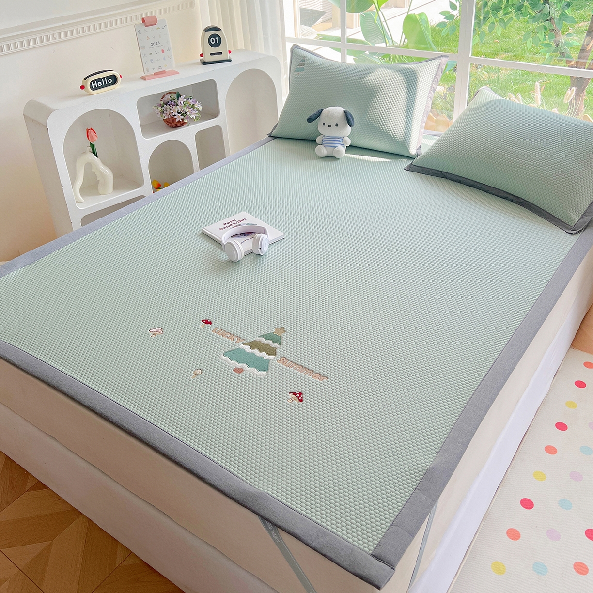 91家纺网 家纺一手货源 找家纺 卡初家居（原微来） 2026春夏新款A类乙纶凉豆豆凉感席绣花席凉席席子-魔方系列 幸运树