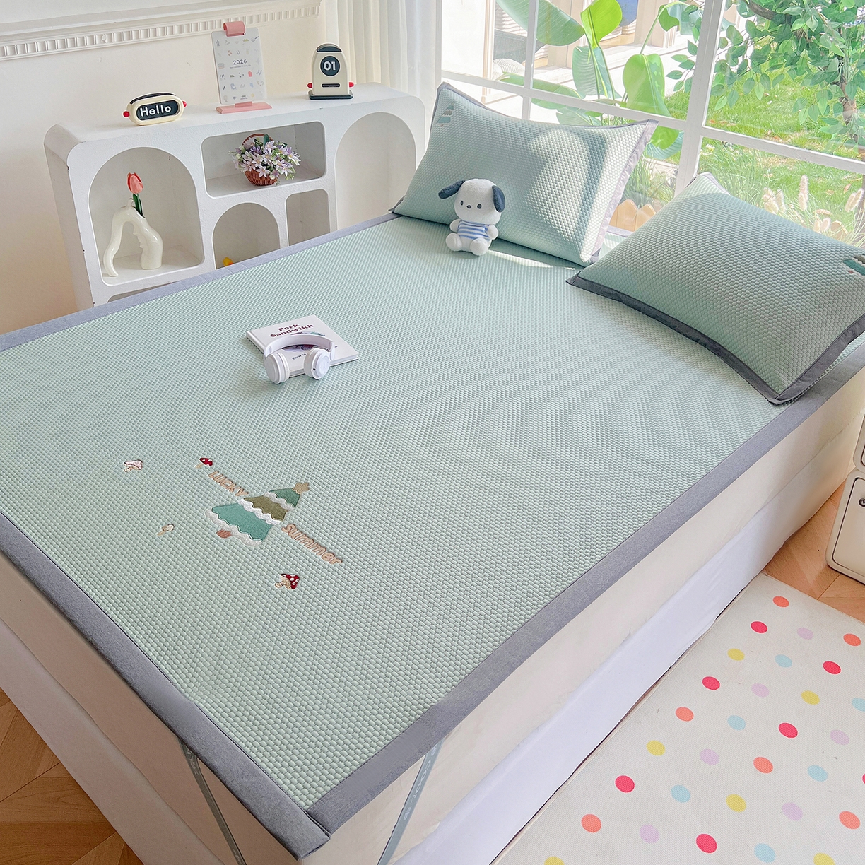 91家纺网 家纺一手货源 找家纺 卡初家居（原微来） 2026春夏新款A类乙纶凉豆豆凉感席绣花席凉席席子-魔方系列 幸运树